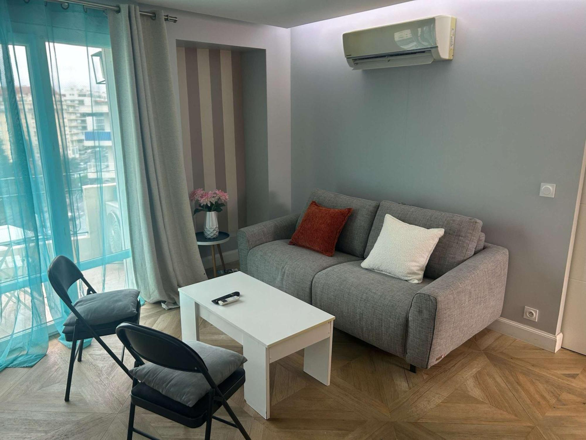 B018-bright With Balcony - Croisette